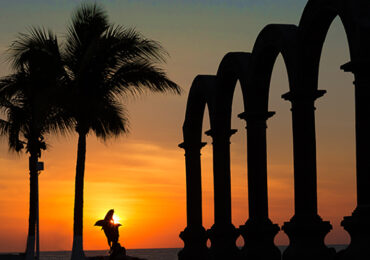 arcos-malecon-puerto-vallarta